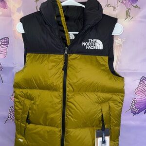 The North Face Moss Green and Black Retro Nuptse Vest Tag